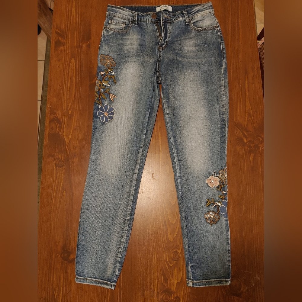 Embroidered Light Blue Straight-Leg Women’s Jeans